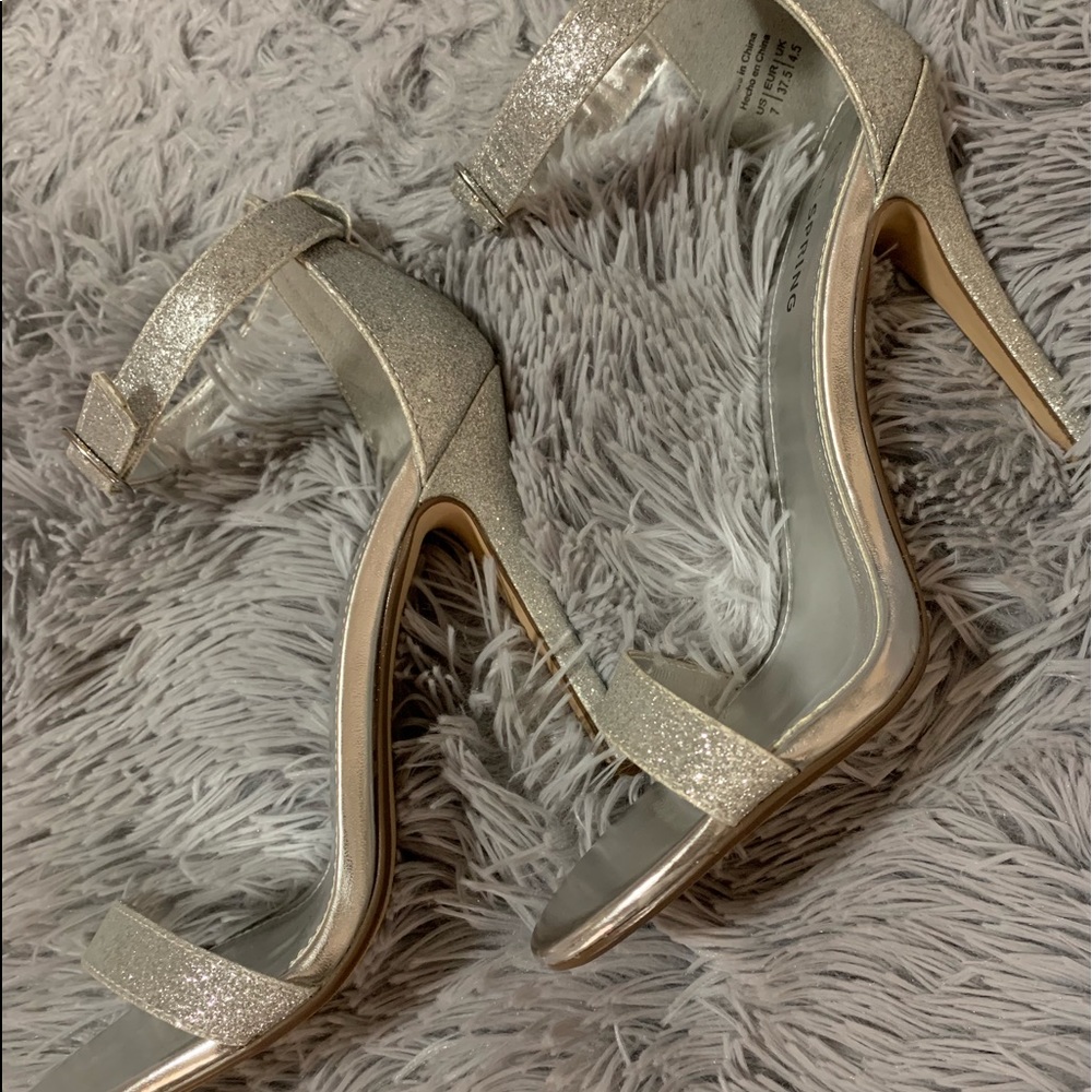 Shoes - Picture 3 of 4